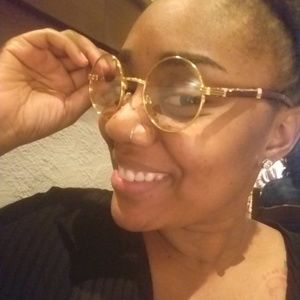 Meet your Posher, Sade